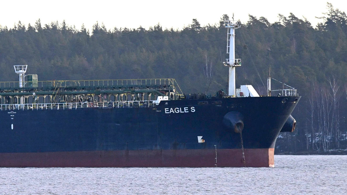 В Финляндии обвинили экипаж танкера Eagle S в повреждении подводных кабелей