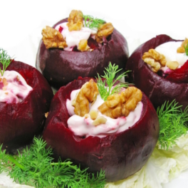 Свекла, запечённая с творогом и орехами