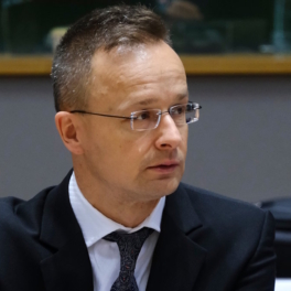 Атаки Украины на трубопровод "Дружба" противоречат интересам Венгрии, заявил Сийярто