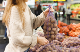 Цены на социально значимые продукты снизились: что и на сколько подешевело