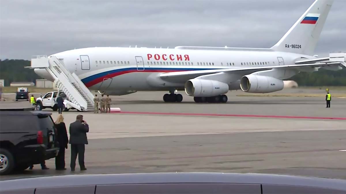 Cамолёт президента России приземлился в Анкоридже