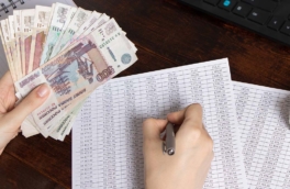 Отдельным категориям бюджетников повысят зарплату