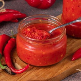 Аджика жгучая из помидоров на зиму без варки: вкусный соус без хлопот