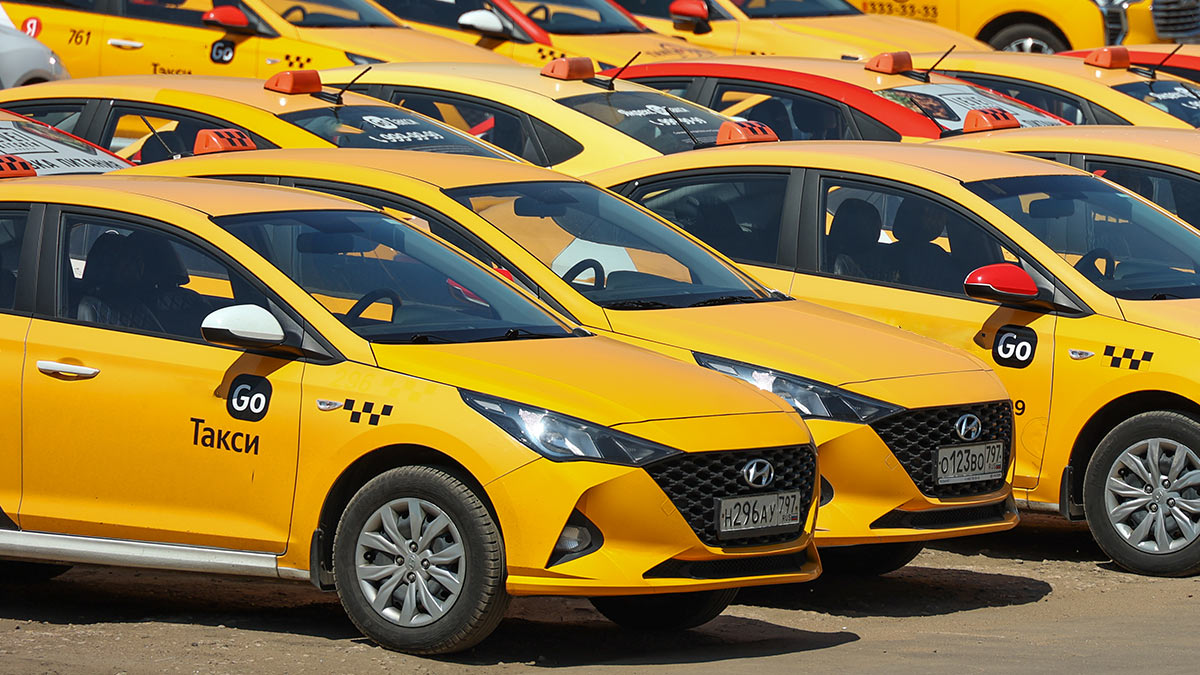 Таксопарки готовят распродажу подержанных иномарок из-за нового закона