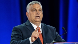 Венгрия могла бы за день развалить Украину, заявил Орбан