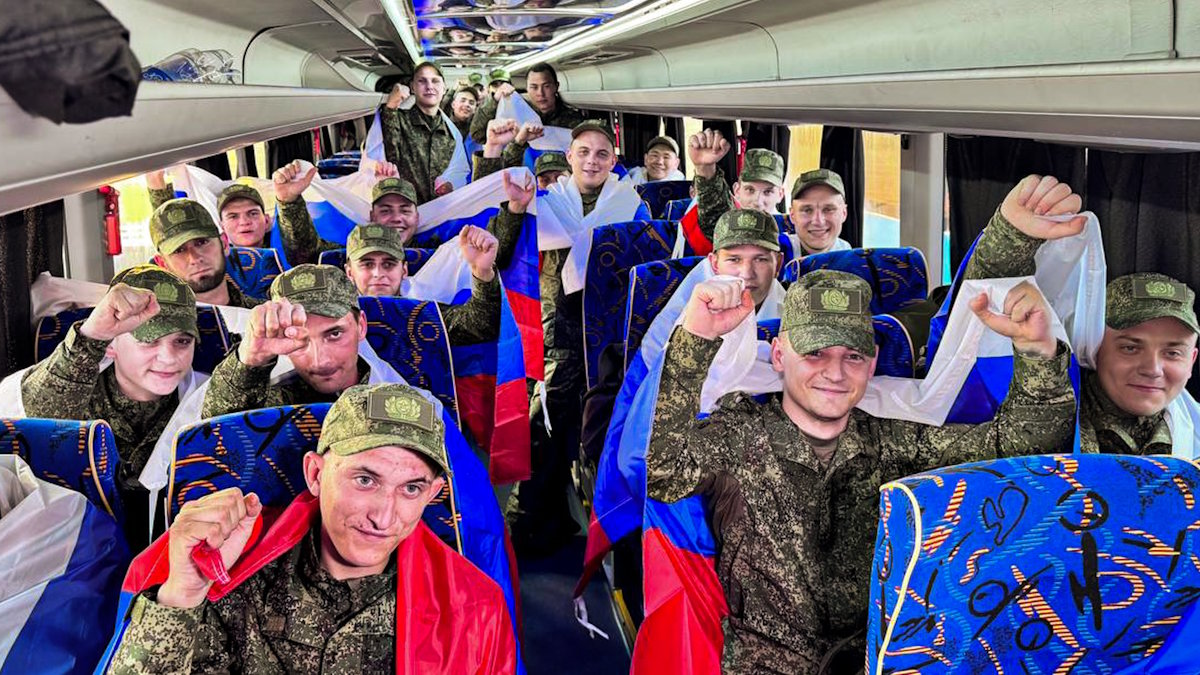Еще 84 российских военнослужащих возвращаются из Украины