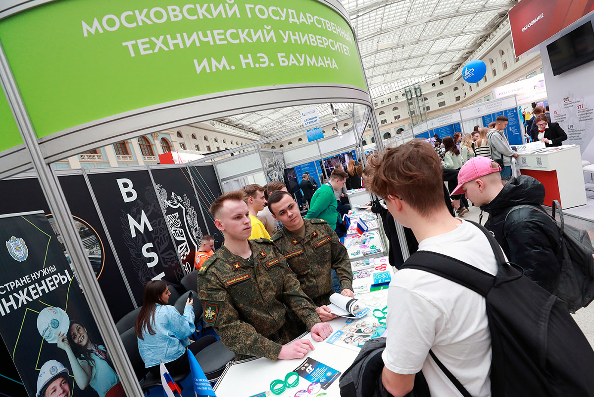 Стенд Московского государственного технического университета (МГТУ) им. Баумана