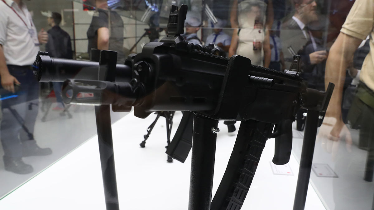 Первую опытную партию АМ-17 выпустил "Калашников"