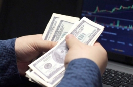 Внебиржевой курс доллара превысил 84 рубля впервые за 4 месяца