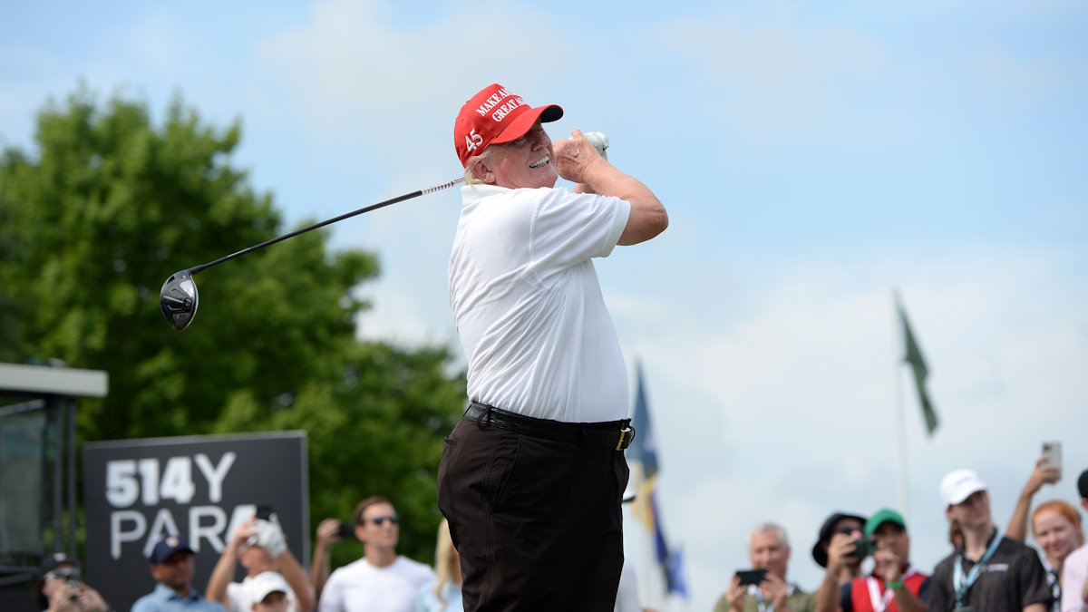 Посчитали число дней Трампа за гольфом