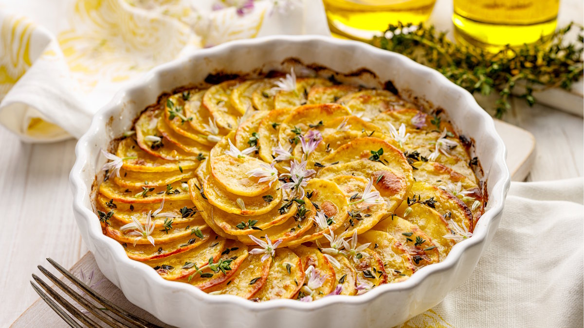 Картофель с луком и чесноком