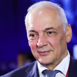 Заместитель руководителя администрации президента РФ Магомедсалам Магомедов поздравил жителей Дагестана с Днем единства народов республики