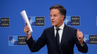 Рютте назвал Украину первой линией обороны НАТО