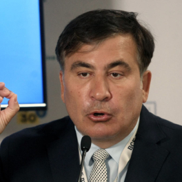 Саакашвили и его охранника обязали выплатить растраченные $3,3 млн