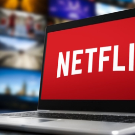 Netflix снимет сериал по романтическому бестселлеру о гениальном программисте