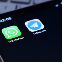 Ради Max мессенджеры Telegram и WhatsApp должны продолжать работать в РФ, считает Песков