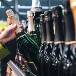 В России продажи игристого вина из Бразилии и Сербии выросли в сотни раз