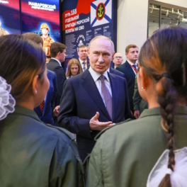 Путин одобрил идею открыть центры "Воин" в каждом регионе России