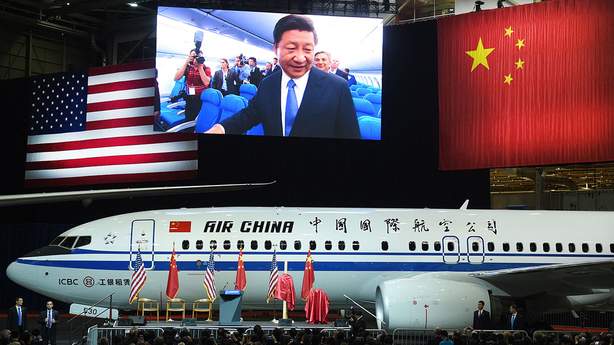 Председатель КНР Си Цзиньпин на заводе самолетов компании Boeing