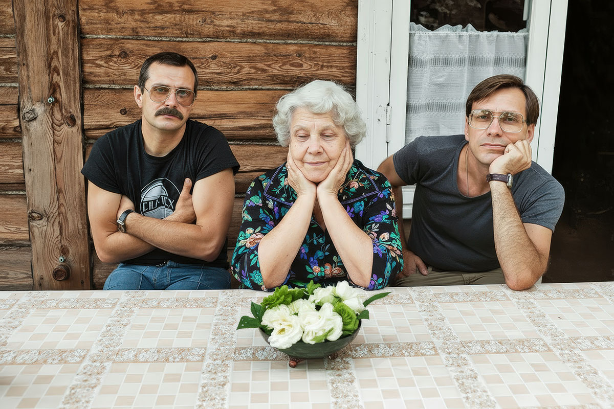 Братья михалковы с матерью