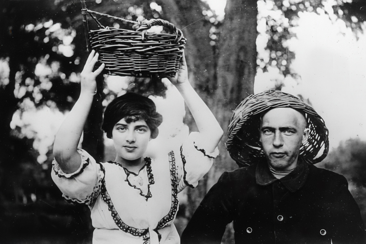 Велимир Хлебников с девушкой, 1912 год