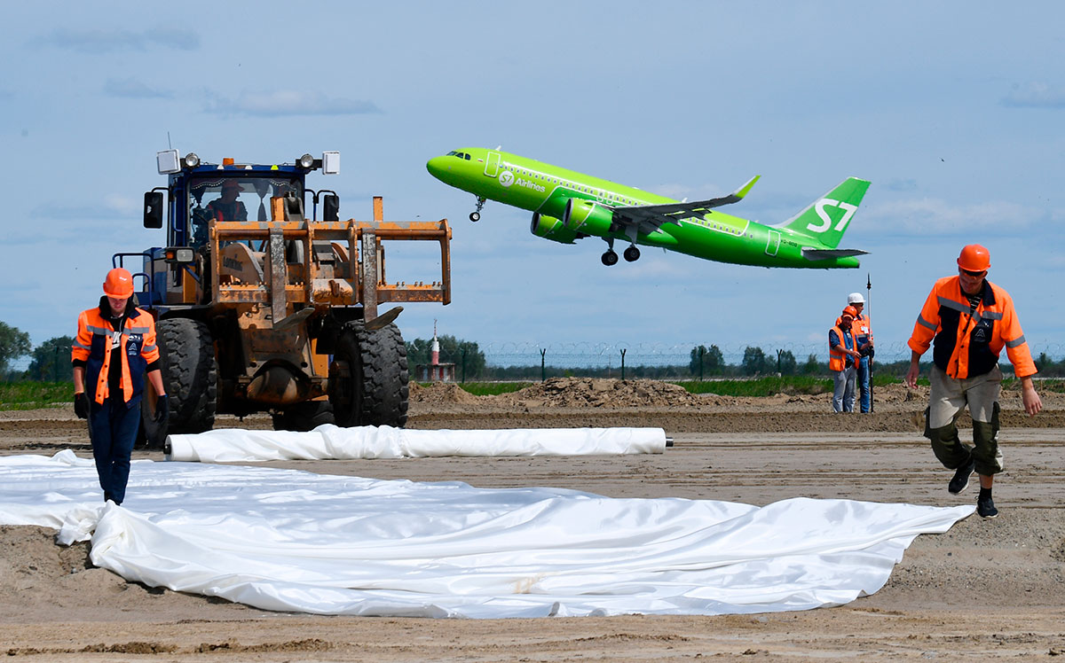 Реконструкция взлётно-посадочной полосы в аэропорту Толмачево