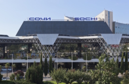 В аэропорту Сочи задержано более 90 рейсов на прилет и вылет