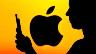 ФАС требует от Apple разрешить предустановку российского поисковика