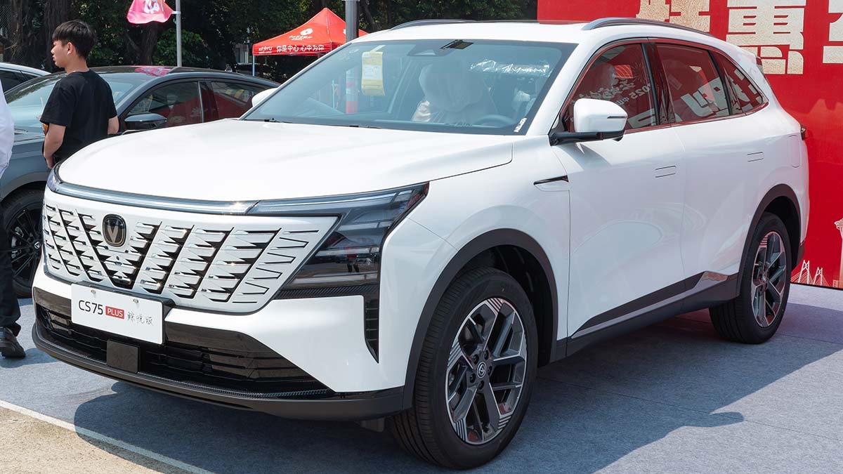 Новый салон и мощный мотор Changan CS75