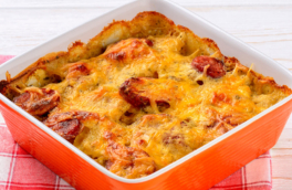 Картофельная запеканка с колбасой и сыром: простой и быстрый рецепт