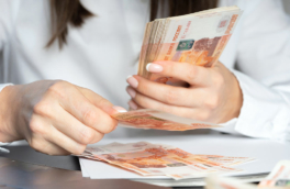 Эксперт рассказала, сколько денег можно положить в банк, не объясняя их происхождение