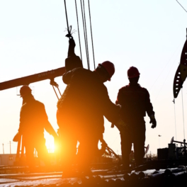 Выплаты нефтяникам по демпферу за месяц сократились с 80 до 30 млрд руб.