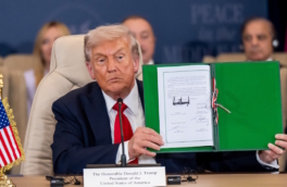 Time поместил Трампа на обложку по случаю достижения мирного соглашения по Газе