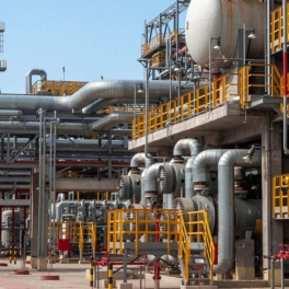 В Казахстане заявили о приостановке приема газа заводом в России из-за беспилотника