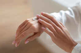 Ретинол для рук: как вернуть коже молодость и упругость