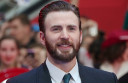 Крис Эванс стал отцом: у актера и его жены родилась дочь