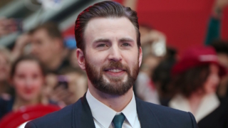 Крис Эванс стал отцом: у актера и его жены родилась дочь