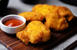 Сочные тающие во рту куриные наггетсы в хрустящей панировке: простой рецепт любимого блюда