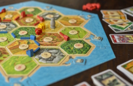 Catan проложил путь на экраны: Netflix снимет сериал и фильмы по настольной игре "Колонизаторы"