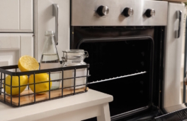 Как легко очистить духовку: простой способ с лимоном и уксусом