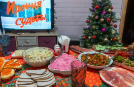 Цену традиционных новогодних блюд посчитали в РЭУ им. Плеханова – оливье подорожал за год на 17%