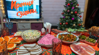 Цену традиционных новогодних блюд посчитали в РЭУ им. Плеханова – оливье подорожал за год на 17%