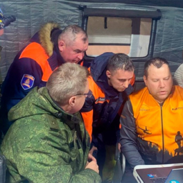 Поиски пропавшей под Красноярском семьи продолжаются — спасатели обследуют пещеры и ущелья