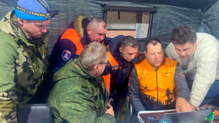 Поиски пропавшей под Красноярском семьи продолжаются – спасатели обследуют пещеры и ущелья