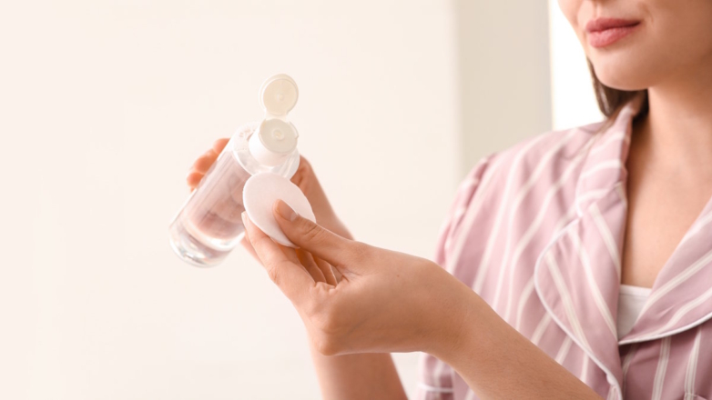 Пенка, гидрофильное масло, мицеллярная вода: как выбрать средство для снятия макияжа