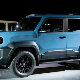 Toyota представила компактный рамный Land Cruiser FJ
