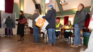 D66 лидирует на досрочных выборах в Нидерландах по данным exit poll, у партии Вилдерса второе место