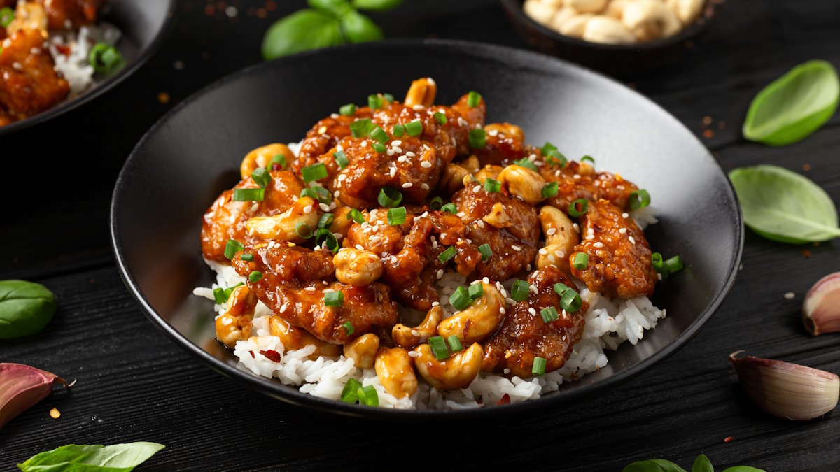 Жареный рис с курицей