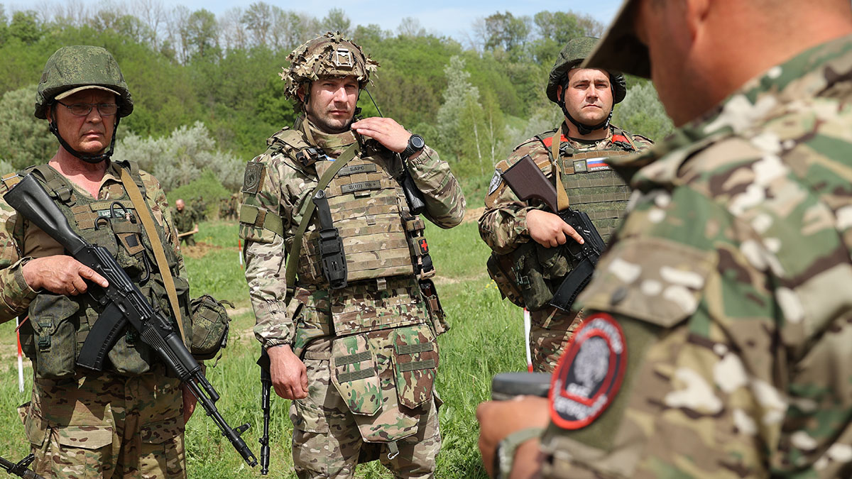 Тренировка бойцов добровольческого отряда "Барс-Белгород"
