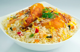 Готовим бириани с курицей: индийский плов с неожиданными ингредиентами